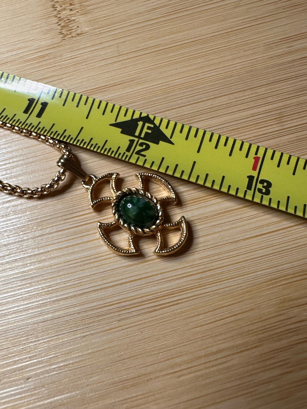 Vintage Avon 1973 "Baroness" Collection Pendant Necklace on 24” chain - Picture 7 of 9
